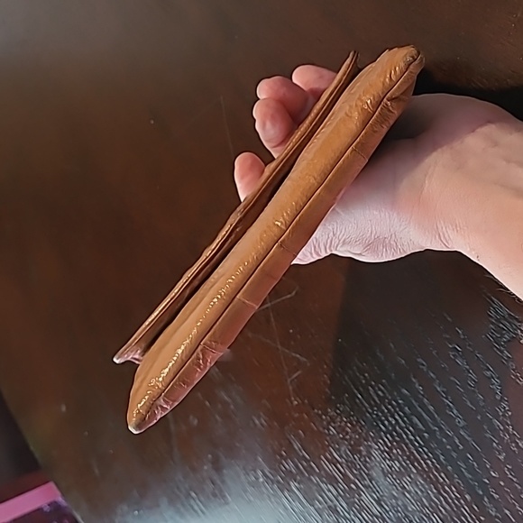 Genuine EEL wallet Made in Korea tan incredibly soft in good preloved condition - Picture 10 of 13